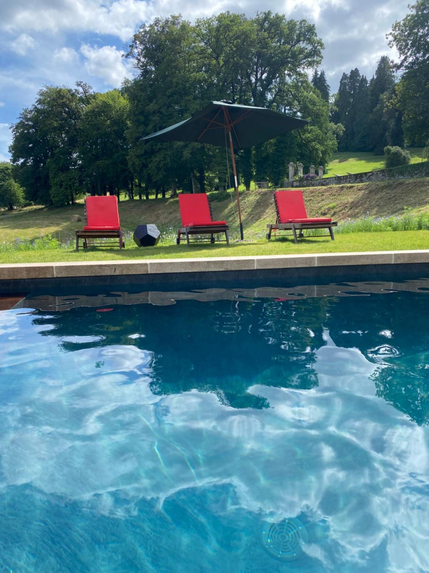 Domaine De Montmery Sa Piscine Son Jardin Ses Espaces Ambazac Exterior foto