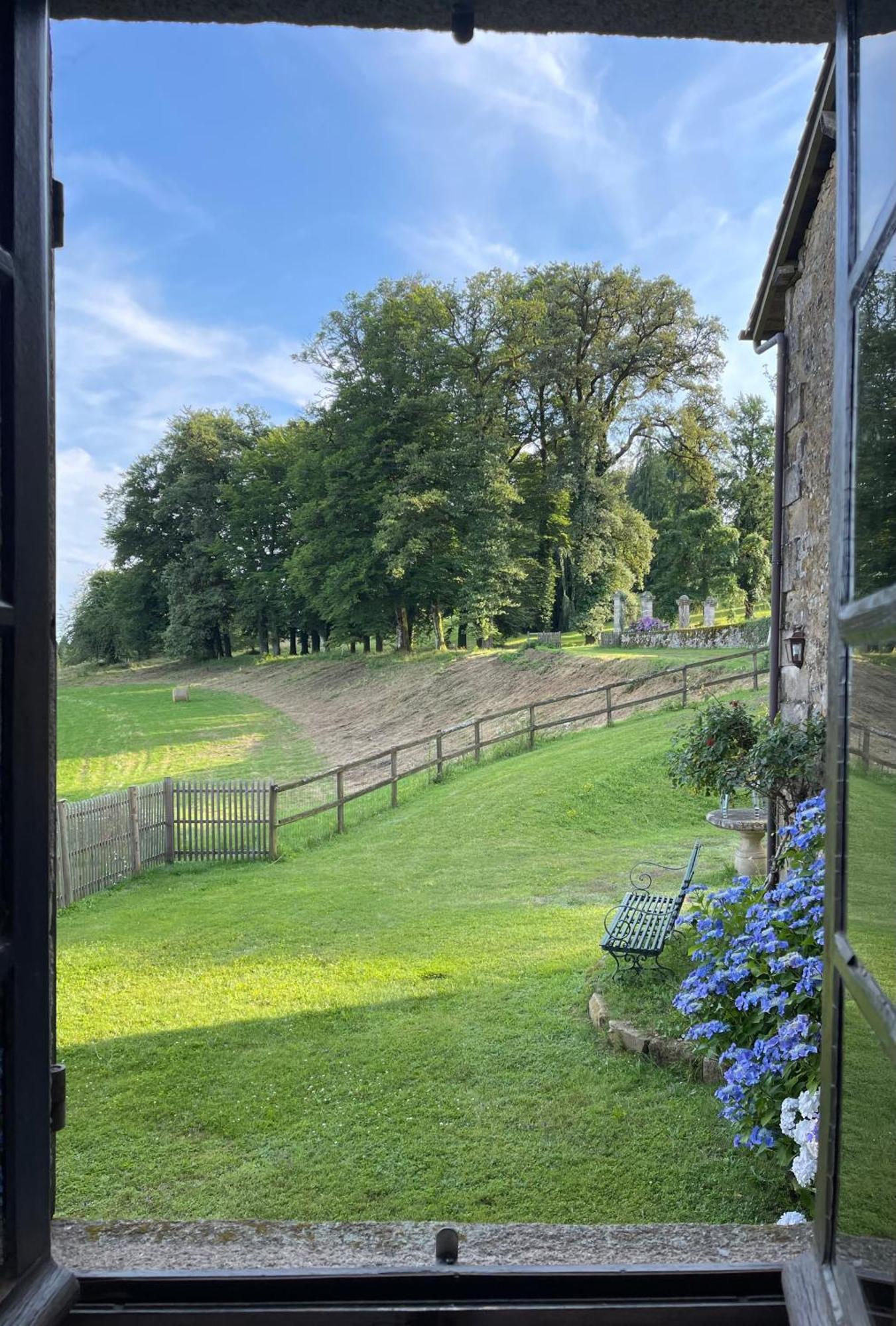 Domaine De Montmery Sa Piscine Son Jardin Ses Espaces Ambazac Exterior foto